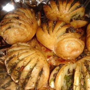 Картошка-гармошка с грибной начинкой