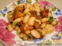 Соте из фасоли с лисичками