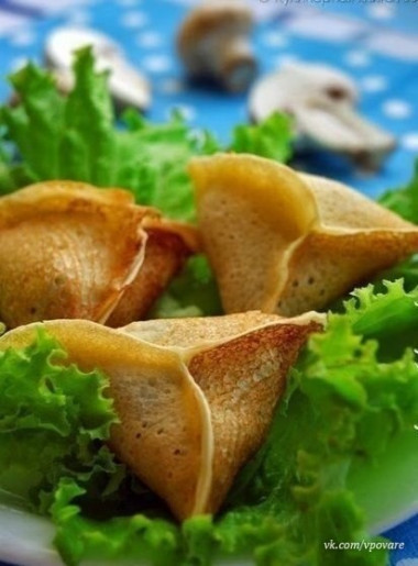 Блинчики с грибами и сыром