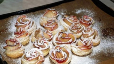  Розы из яблок