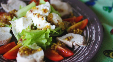 Салат с куриной грудкой и творожным сыром