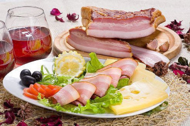 Свиная грудинка запеченная в духовке