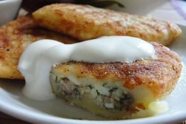 Зразы из картофеля с луком и яйцом
