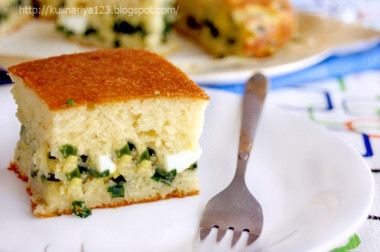 Быстрый (заливной) пирог с зелёным луком и яйцом