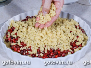 Пирог с брусникой и яблоком