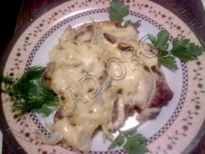 Свинина с грибами под сыром