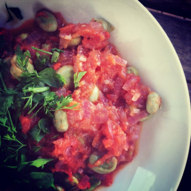 Лимская фасоль или "масляные бобы" с томатным соусом