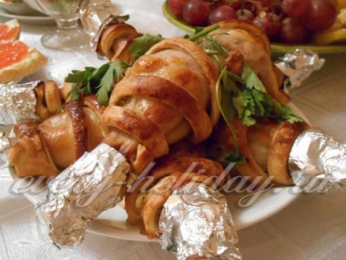 куриные ножки в слоёном тесте...