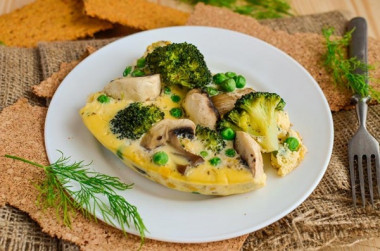  Паровой омлет с овощами в мультиварке