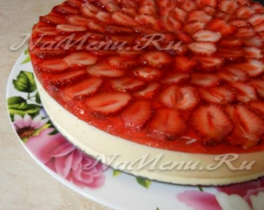 Клубничный чизкейк на бисквитной основе с маскарпоне...