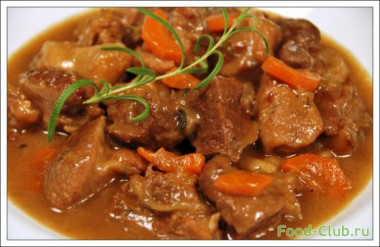 Гуляш из свинины в мультиварке