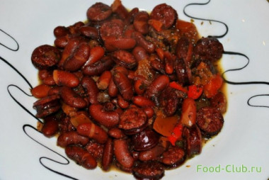 Фасоль с колбасками в мультиварке