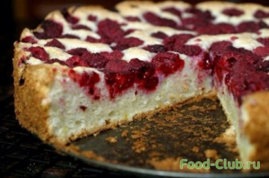 Творожный пирог с малиной в мультиварке