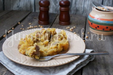 Гороховая каша со свининой в мультиварке