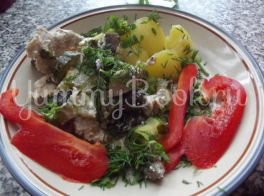 Мякоть индейки тушеная в сметане в мультиварке