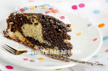 Мpамоpный кекс с чеpным шоколадом в мультиваpке Декс 