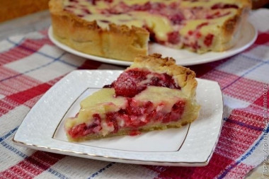 Цветаевский пирог с малиновой начинкой