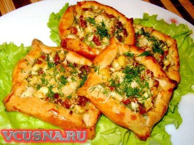 Слоечки с колбасой, яйцом и сыром...