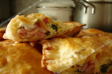 Пирожки с луком, ветчиной и сыром...