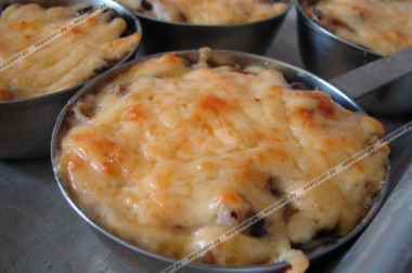 Жюльен с курицей и грибами...