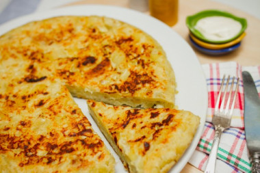 Картофельно-луковый омлет...