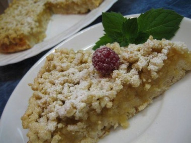 Тёртый пирог с яблочной начинкой