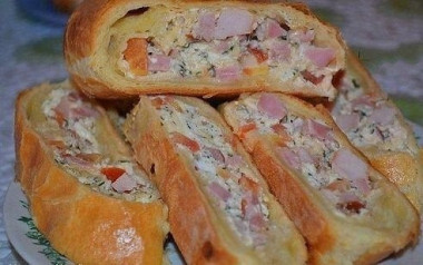 Быстрый рулет из слоеного теста