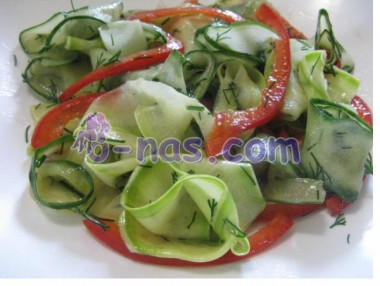 Салат из свежих кабачков