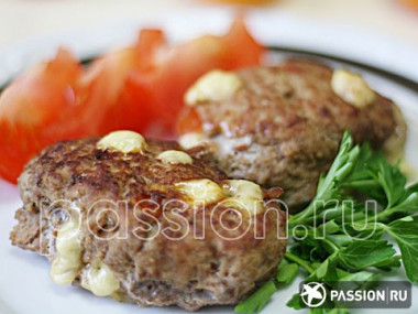 Котлеты с сыром и помидорами