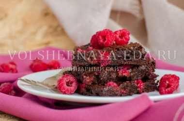 Брауни с малиной