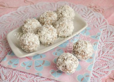 Кокосовые конфеты с шоколадными шариками