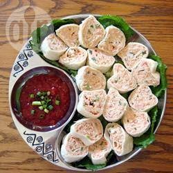 Крутелики из лаваша с креветками и авокадо