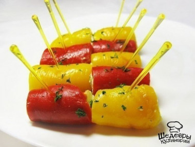 РУЛЕТИКИ ИЗ ПЕРЦА С СЫРНОЙ НАЧИНКОЙ