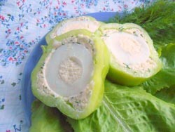Фаршированный болгарский перец с яйцом и сыром