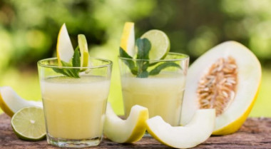 Яблочно-дынный напиток с лаймом и мятой