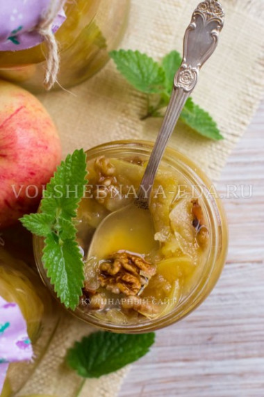 Варенье из яблок с грецкими орехами
