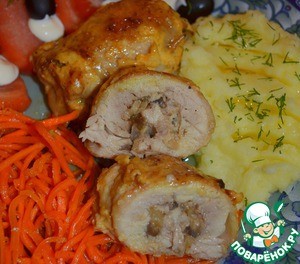 Куриные бёдра с грибами в сметанно-чесночном соусе