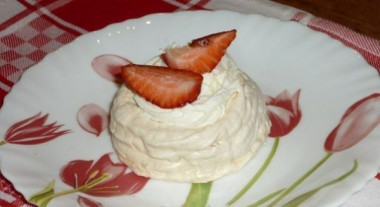 Белковые корзиночки с творожным кремом...