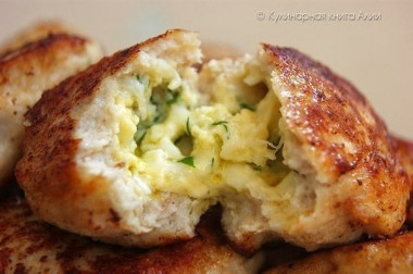 Котлеты с очень вкусной начинкой.