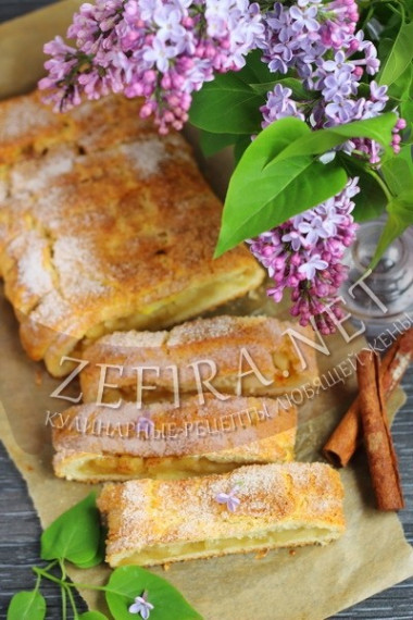 Творожный рулет с яблоками и корицей