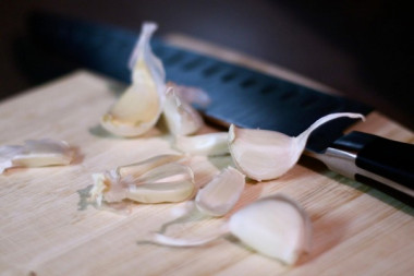 Чесночная шелуха продлевает молодость кожи! 