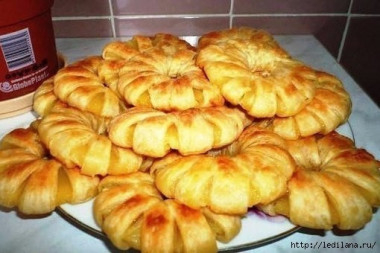 АНАНАСЫ В ТЕСТЕ