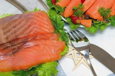 Красная рыба засоленная... в морозилке 