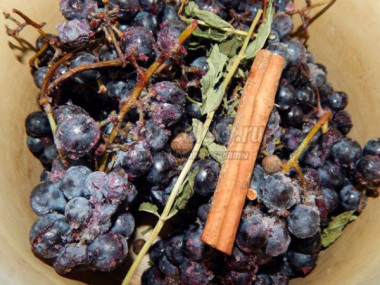 ВИНОГРАДНАЯ НАЛИВКА НА КОНЬЯКЕ