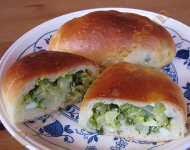 Пирожки с молодой капустой, зеленью и яйцом