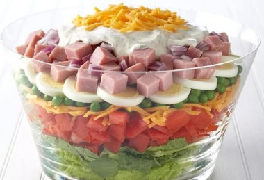 Легкий слоеный салат «Волшебный» 