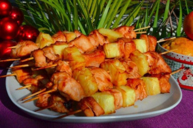 Шашлык из курицы и ананаса