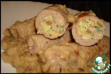 "Крученики в ароматной подливке из белых грибов":