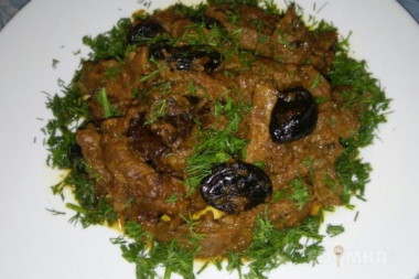 Говядина с черносливом