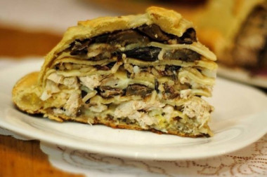 Курник из блинов с курицей и грибами